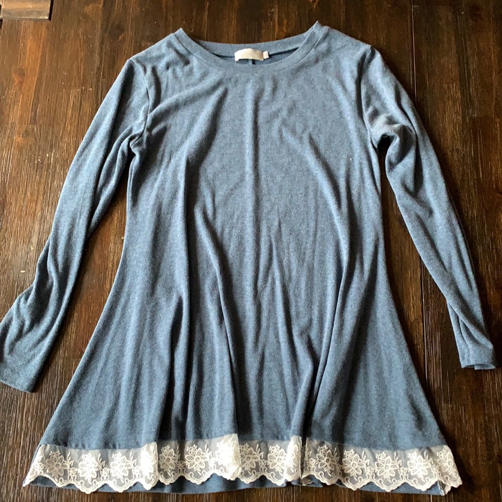 Tunic Top. Size medium.